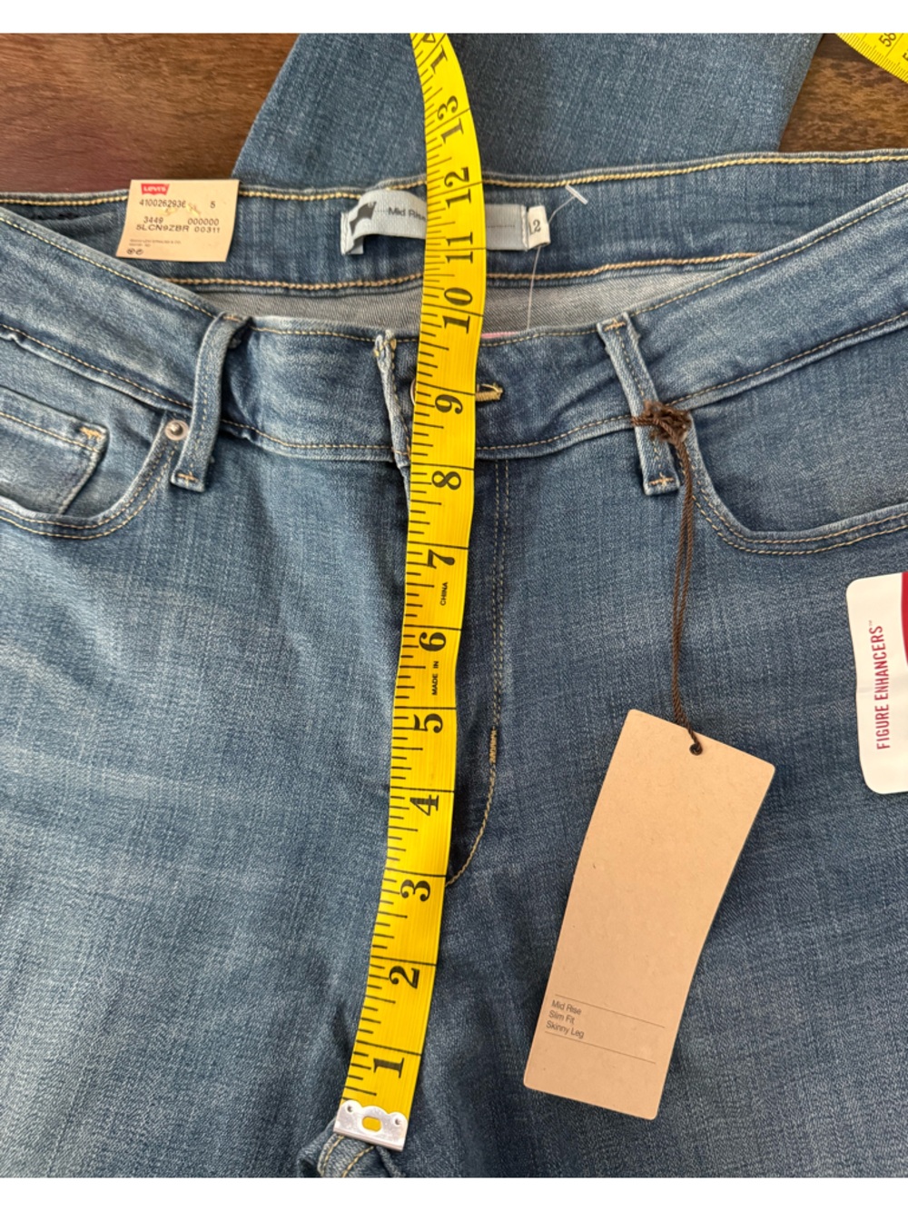 Levi's Mid Rise Skinny Jeans - Picture 5 of 9